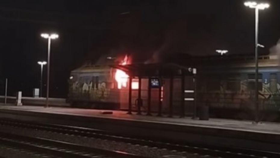 ALO! SAZNAJE Vandali zapalili BG voz u Batajnici! (VIDEO)