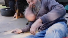 "UPADAO MI JE U TANJIR SA HRANOM" Čovek 16 godina živeo sa TUMOROM od 5 KILOGRAMA (VIDEO)