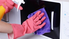 OČISTITE MIKROTALASNU ZA TREN OKA Treba vam samo 1 namirnica, a sijaće se kao ogledalo