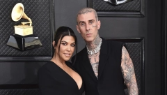 KAKO GA NIJE SRAMOTA? Kortni Kardašijan pojeo blam kada je videla sebe u ovoj pozi, njen muž je prevršio svaku meru