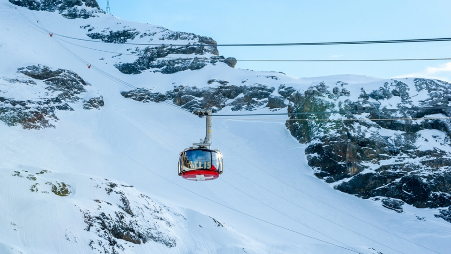 ŽENA (41) PALA SA ŽIČARE! Sistem je odvukao preko litice pred očima svoje muža i dvoje dece!