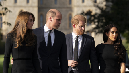 KEJT I MEGAN SE POSVAĐALE OKO OVOG PRAVILA Kraljica Elizabeta odredila da moraju da nose jedan odevni predmet, čak i na 30 stepeni!