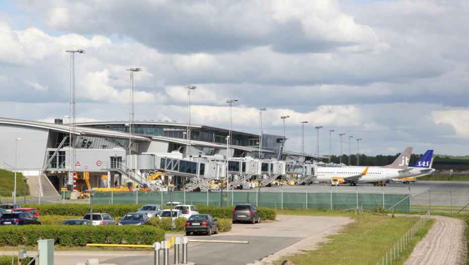 EVAKUISAN AERODROM ZBOG PRETNJE BOMBOM Uhapšen jedan muškarac, istraga danske policije u toku