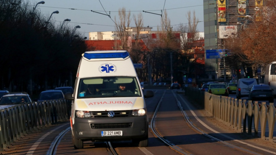 TEŠKA NOĆ U BEOGRADU Hitna pomoć intervenisala 84 puta, žena odvezena na reanimaciju