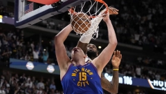 LUMPOVANJE UZ NARODNJAKE Srbija strepi da li će Jokić igrati na Olimpijskim igrama, a evo šta radi Džoker (VIDEO)