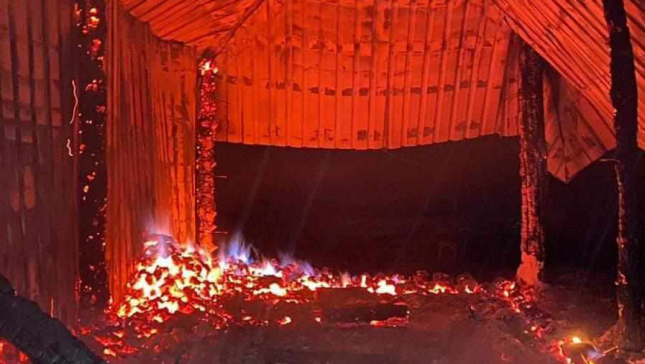ZAPALJEN PLANINARSKI DOM KOD TUTINA Gorela 3 objekta (FOTO)