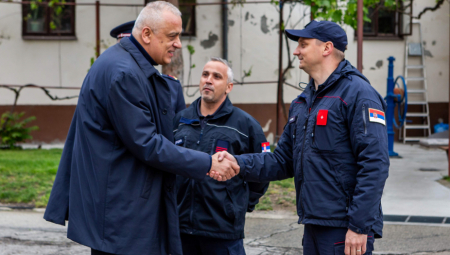 Gradonačelnik Stevan Bakić uručio ključeve modernog vatrogasnog vozila Dobrovoljnom vatrogasnom društvu „Matica” Subotica (FOTO)