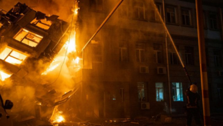 ŽESTOKI RUSKI UDARI NA KIJEV I ODESU Projektili lete na sve strane, oštećene zgrade, izbili požari, ranjena i deca (FOTO/VIDEO)