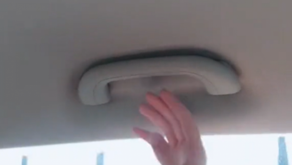 MILIONI LJUDI OVO NISU ZNALI Evo čemu zapravo služi RUČKA u automobilu (VIDEO)