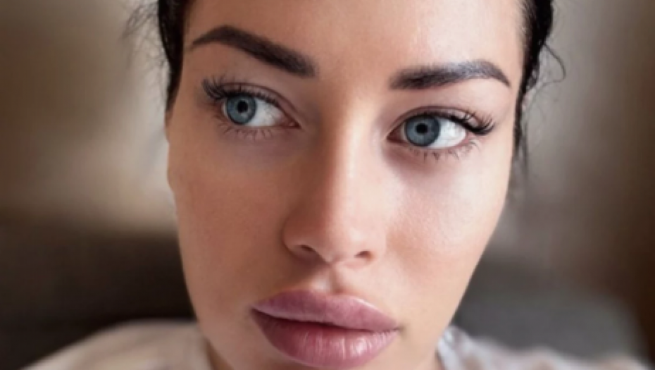 NEMOJTE RAĐATI DECU I SELITI SE U ISTO VREME! Hitno oglašavanje supruge Ognjena Amidžića, ovakvu je niste videli: K'o iz kontejnera!