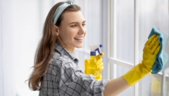 STAKLENE POVRŠINE ĆE SE BUKVALNO PRESIJAVATI  Ovaj sastojak imate kod kuće, a čišćenje će ići kao od šale