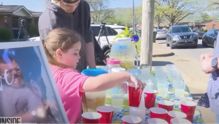 OVO ĆE VAM NATERATI SUZE NA OČI Devojčica (7) prodaje limunadu na ulici da bi skupila novac koji je joj je potreban ZA OVO (VIDEO)