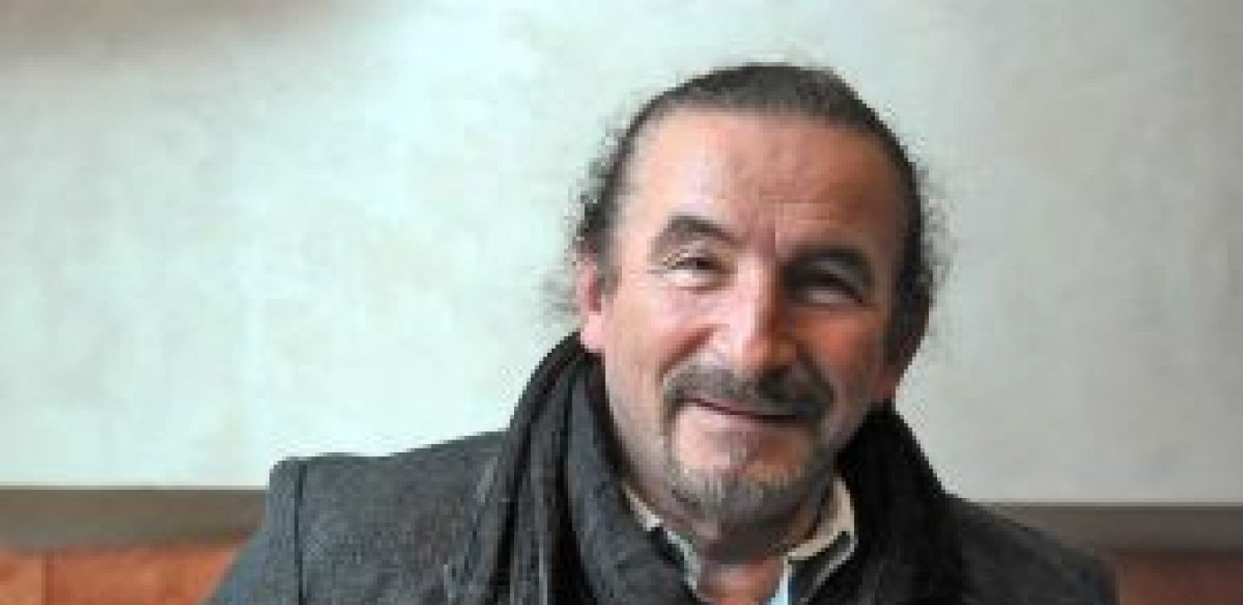 BEBEK UZIMA SRPSKE PARE, A PEVA ZA PROSLAVU "OLUJE": Bivšem pevaču Bijelog dugmeta mora se zabraniti da nastupa u Srbiji