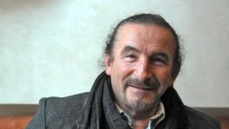 BEBEK UZIMA SRPSKE PARE, A PEVA ZA PROSLAVU "OLUJE": Bivšem pevaču Bijelog dugmeta mora se zabraniti da nastupa u Srbiji