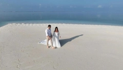 VALENTINA NIJE ŽELELA TRADICIONALNU SVADBU Venčala se na Maldivima, platila fotografa, tortu, šampanjac, dekoraciju, ali jedna stvar je napravila problem