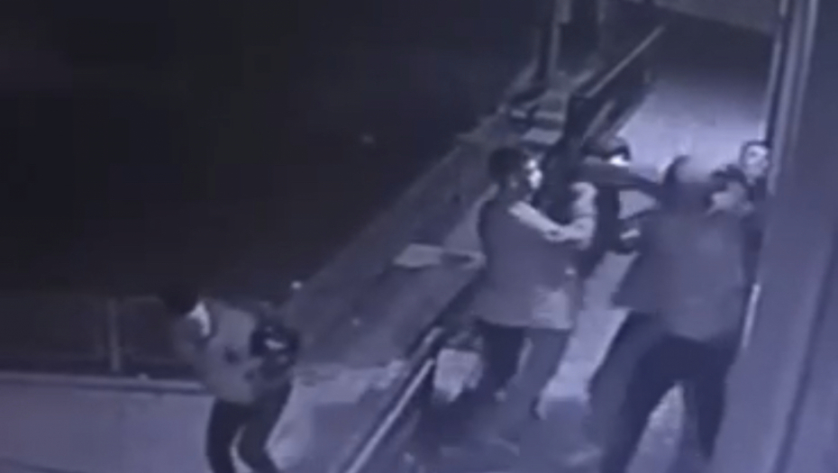 RULJA ALBANACA PRETUKLA I OPLJAČKALA SRPSKOG MLADIĆA! Dok se predsednik lavovski bori u UN da dokaže celom svetu njihove zločine, oni nastavljaju sa napadima!