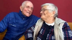 ZA LJUBAV NIKADA NIJE KASNO Siniša (86) i Bosiljka (82) su se venčali u staračkom domu i imaju važnu poruku za mlade