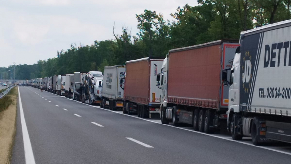 OČEKUJE SE POJAČAN SAOBRAĆAJ Teretna vozila na Batrovcima čekaju 60 minuta
