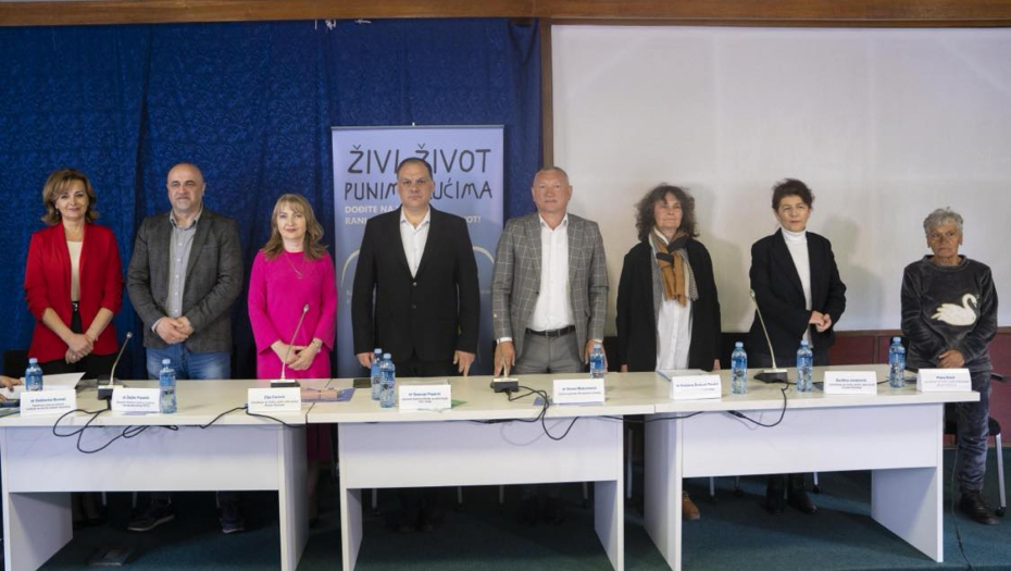 "LEKARI SU NA RENDGENU PLUĆA ODMAH VIDELI DA IMAM RAK" Beograđanka Petra na pregled otišla zbog problema sa grlom, a ovako je pobedila karcinom