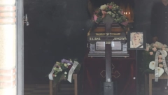 SRCEPARAJUĆE SCENE NA SAHRANI BOJANE JANKOVIĆ! Sveštenik čita opelo preminuloj voditeljki, nastao muk na groblju!