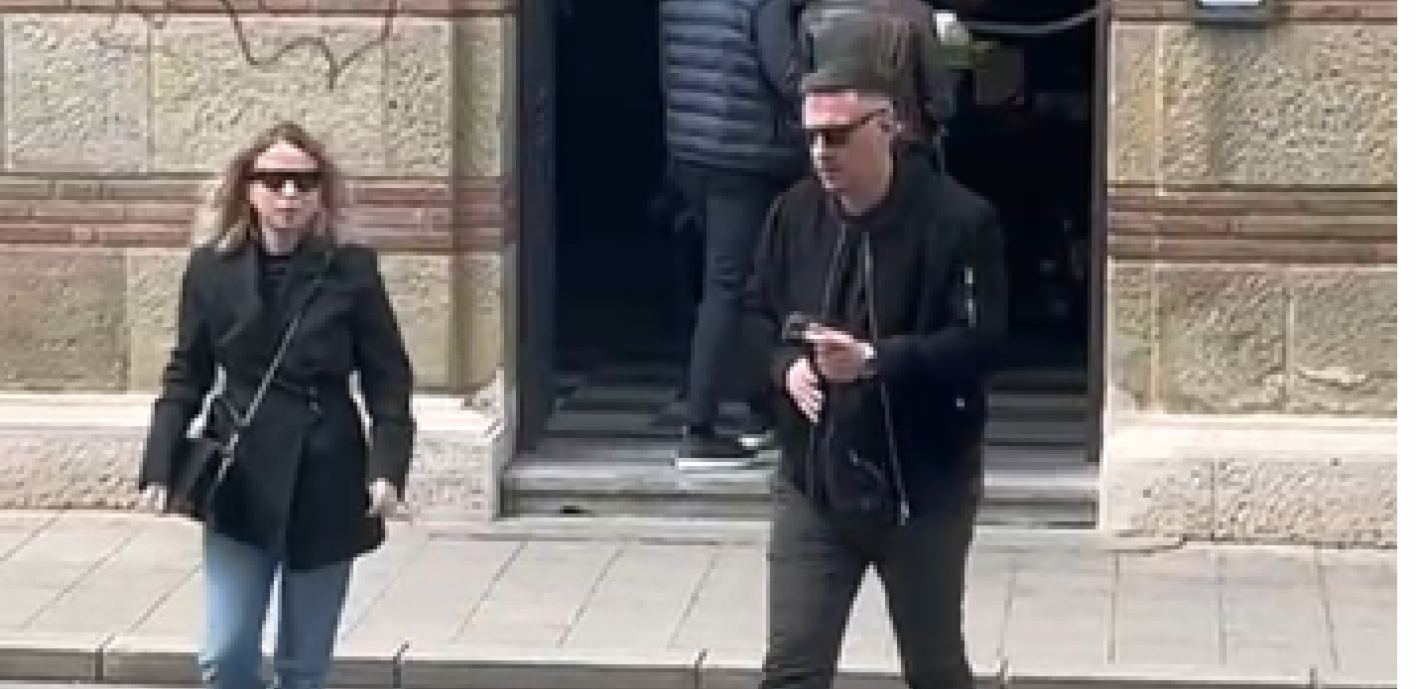 POTRESNE SCENE NA NOVOM GROBLJU KIDAJU DUŠU! Andrija Miloševič nem od tuge, u pratnji supruge izjavio saučešće porodici Bojane Janković
