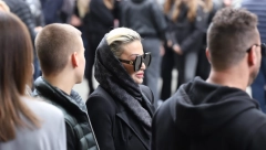 DUŠICA JAKOVLJEVIĆ JEDVA STOJI NA NOGAMA Voditeljka skrhana zbog smrti Bojane Janković, u suzama stigla na sahranu!