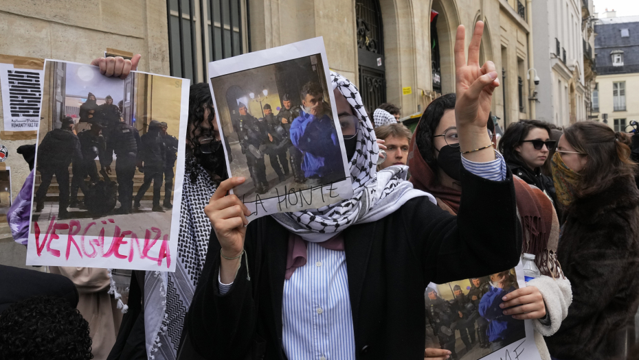 STUDENTI PROTESTUJU U PARIZU Blokirali ulaz na univerzitet (FOTO)