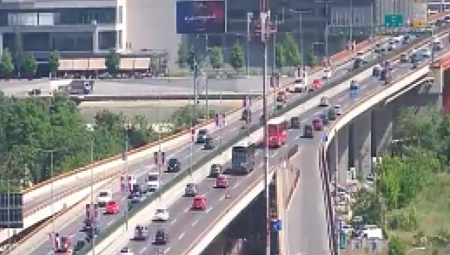 KOLAPS U BEOGRADU! Beograđani zakrčili sve izlaze iz grada, gužve i u centru (FOTO)