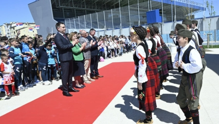 SJAJNE VESTI ZA GORNJOMILANOVČANE Pušten u rad zatvoreni bazen (FOTO)