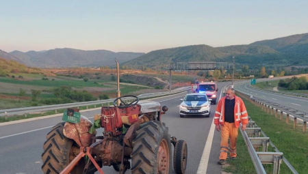 VEROVALI ILI NE Traktorom vozio suprotnom stranom auto-puta?! (FOTO)