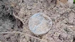 U BLATU PRONAŠAO NEOBIČAN METALNI PREDMET Odmah se oglasili stručnjaci (VIDEO)