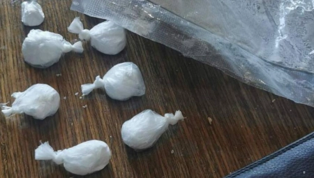 NAŠLI MU PUNU KESU DROGE Uhapšen diler u Rumi