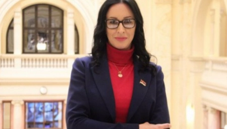 OVO JE NOVA MINISTARKA DRŽAVNE UPRAVE I LOKALNE SAMOUPRAVE Jelena Žarić Kovačević je novo lice Vlade