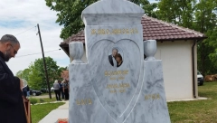 ODRŽAN PARASTOS BATI ŽIVOJINOVIĆU! Premeštanju posmrtnih ostataka prisustvovali brojni prijatelji, a tu su i oni!