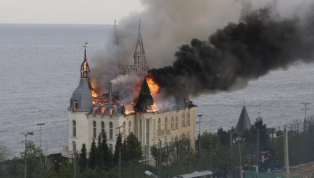 BOMBARDOVANA ODESA Puno mrtvih i ranjenih, pogođen čuveni "Hari Poter zamak" (FOTO)