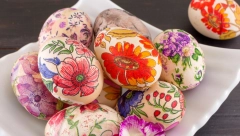 DEKUPAŽ JAJA ZA USKRS Jedan od najlepših i najpopularnijih načina za ukrašavanje