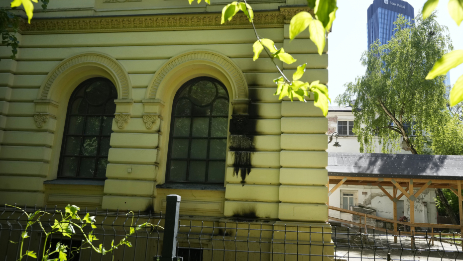 BAČENI "MOLOTOVLJEVI KOKTELI" NA SINAGOGU U VARŠAVI Duda: Nema mesta antisemitizmu (FOTO)