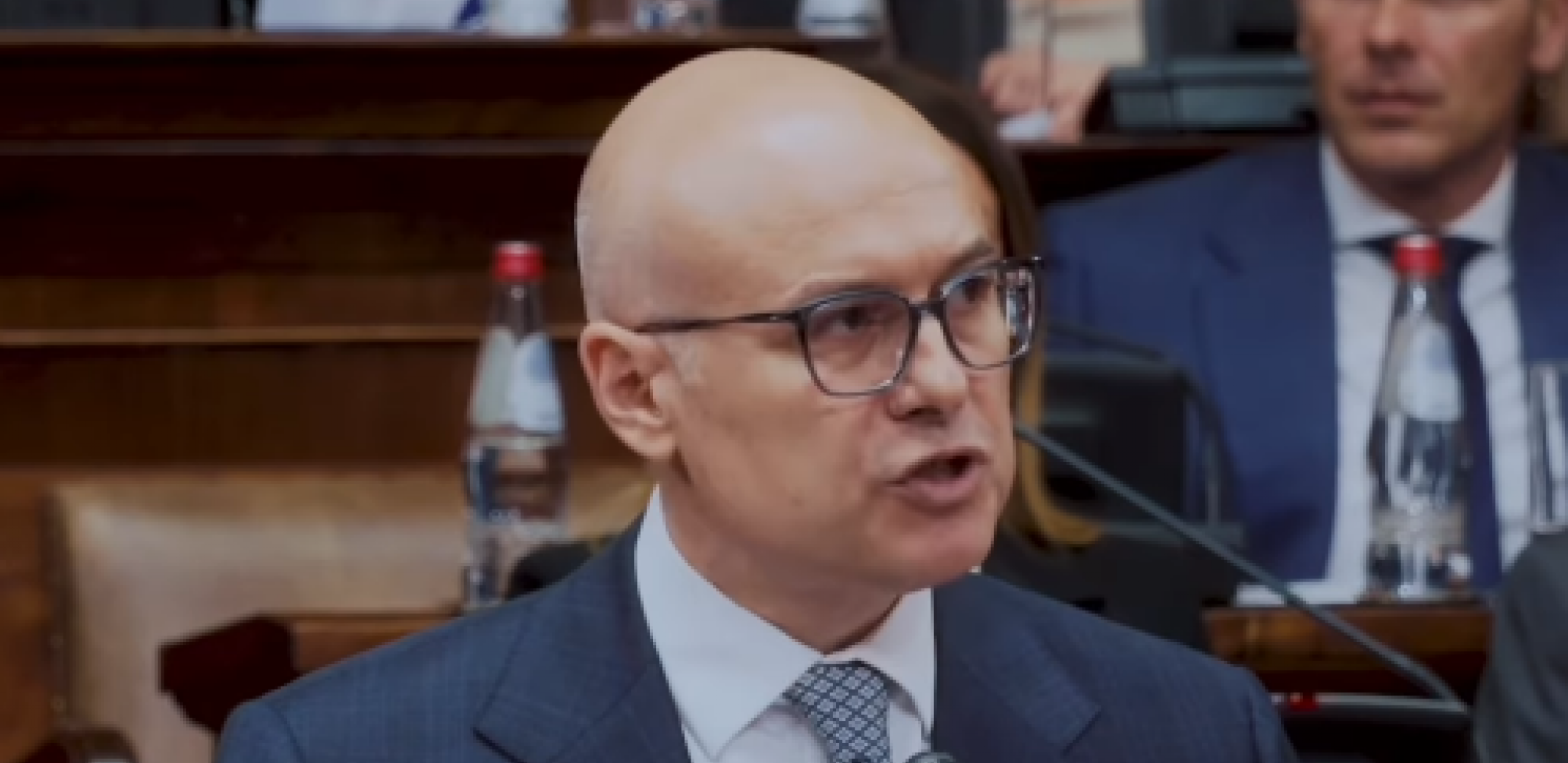 PALE MASKE, SLUČAJNO SU PRIZNALI ZA SREBRENICU Udarili na Vučevića. pa se izlanuli