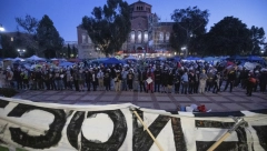 NAPUSTITE KAMPUS ILI ĆETE BITI UHAPŠENI! Policija rasterala demonstrante u Los Anđelesu (FOTO)
