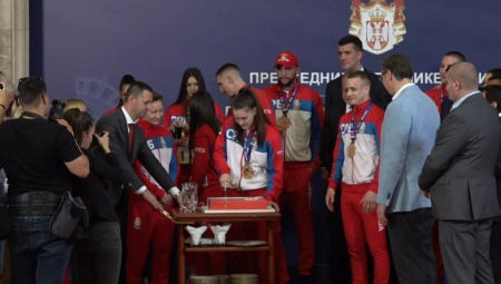 VUČIĆ DOČEKAO BOKSERE UZ JAKU PORUKU Želim da vam se zahvalim za veliku radost koju ste doneli našoj zemlji