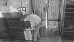 VIDITE LI OVOG MUŠKARCA, ODMAH OKRENITE 192! Obio sanduče za priloge u Bajrakli džamiji, pa POBEGAO: Oglasio se beogradski muftija! (VIDEO)