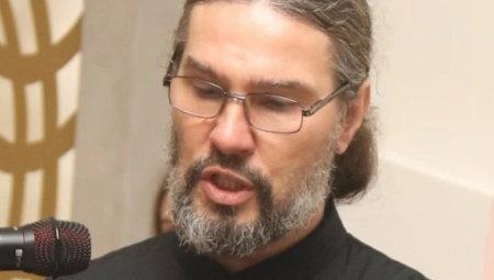 DA LI TREBA OBAVLJATI KUĆNE POSLOVE NA CRVENO SLOVO? Sveštenik Vlada objašnjava, mnogi vernici greše kada rade ovo!