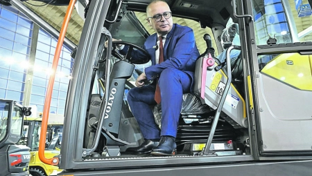 EKONOMSKI RAZVOJ JE POBEDA SRBIJE Goran Vesić, novi-stari ministar građеvinarstva, saobraćaja i infrastrukturе, za Alo!