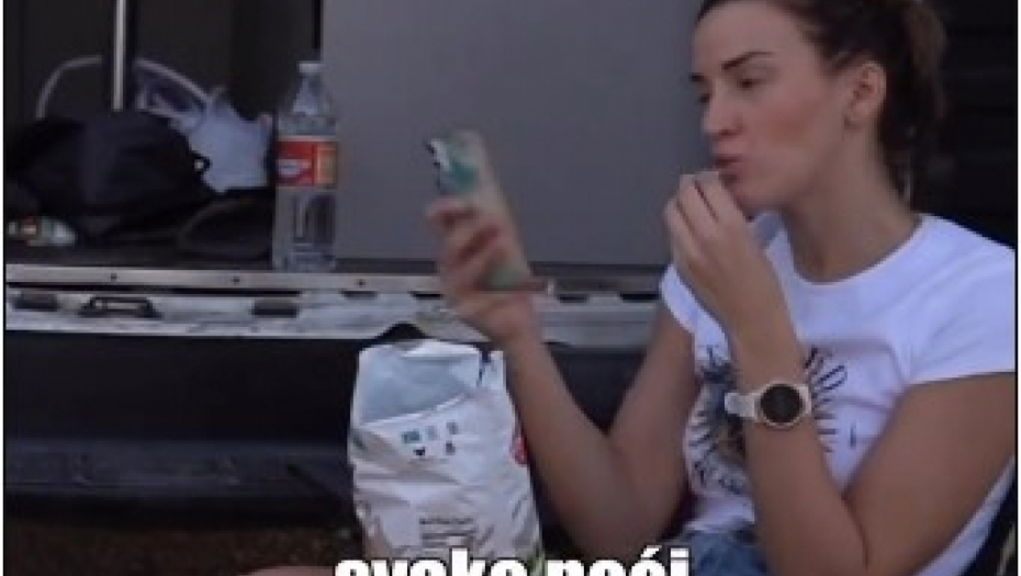 TINA OSTAVILA POSAO IZ SNOVA DA BI SA UROŠEM ŽIVELA U KOMBIJU Jedva stanu u kuhinju, a za kupanje i pranje veša ovako moraju da se snalaze! (VIDEO)