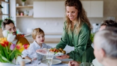 NISU SAMO JAJA - OVO CVEĆE UNESITE U KUĆU NA USKRS Tera bolesti i donosi mir i sreću svim ukućanima
