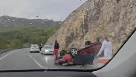 PROKLIZAO PA ZAVRŠIO NA KROVU Teška saobraćajka kod Žabljaka, sve se odigralo MUNJEVITOM brzinom