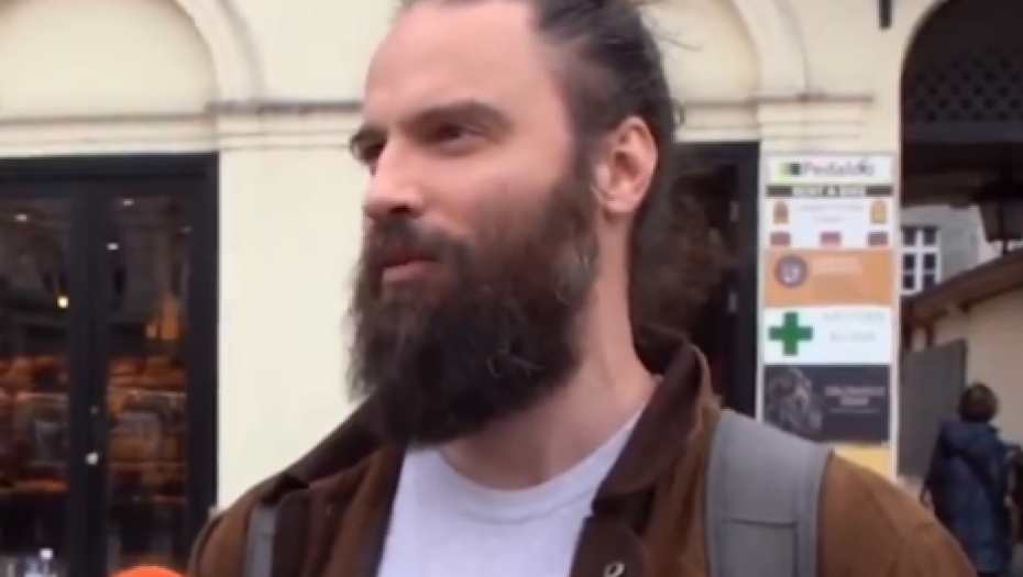 MOMAK POSTAO HIT NA MREŽAMA Njegov odgovor na pitanje DA LI JE SREĆAN zbunilo mnoge (VIDEO)