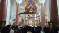 SVI SLAVE VASKRSNUĆE NAŠEG SPASITELJA! Vernici prisustvuju liturgiji u crkvi Svetog Marka, u redu stoje za Pričest! (FOTO/VIDEO)