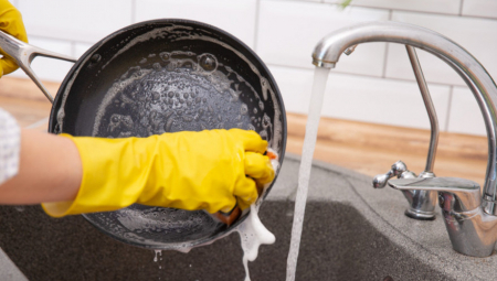 MRZITE PRLJAVE SUDOVE? Zaboravite na pranje uz pomoć genijalnog trika, potrebna vam je samo jedna stvar!