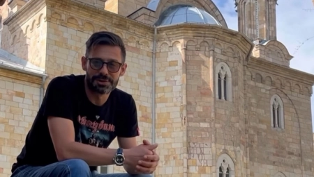 NAŠ GLUMAC OTIŠAO U MANASTIR Vasić čestitao Uskrs i apelovao na roditelje da urade jednu stvar